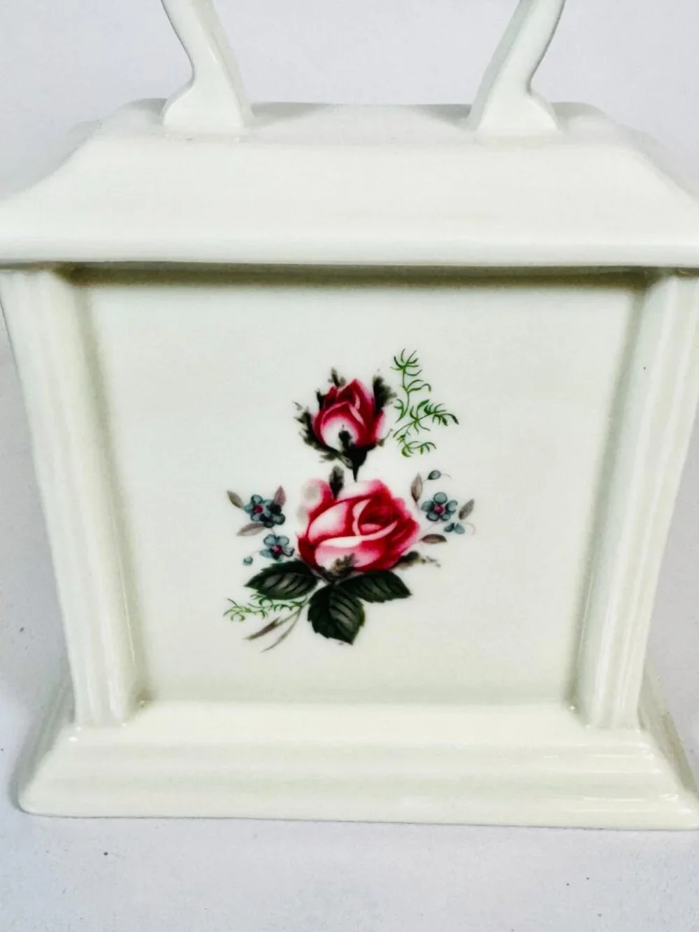 Vtg Ingraham Porcelain Table Clock Quartz Ivory Roses 5.5